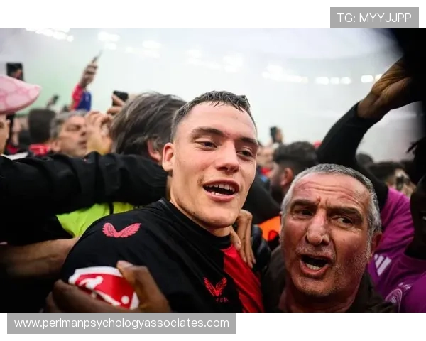 德甲豪门新签约名单揭晓，实力增强值得关注