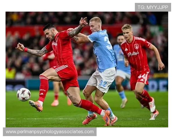 卢顿对阵利物浦：英超保级队迎战争冠劲旅