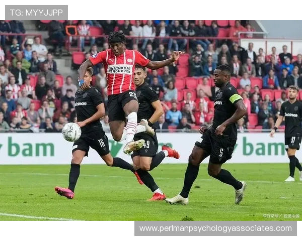 皇马进攻火力提升,但体系混乱问题逐步反映在防守稳定性上